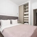 Urban Chic - Mennica - Luxury One Bedroom *