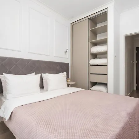 Urban Chic - Mennica - Luxury One Bedroom شقة
