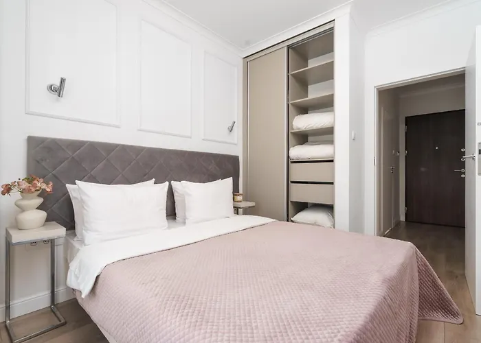 Urban Chic - Mennica - Luxury One Bedroom *