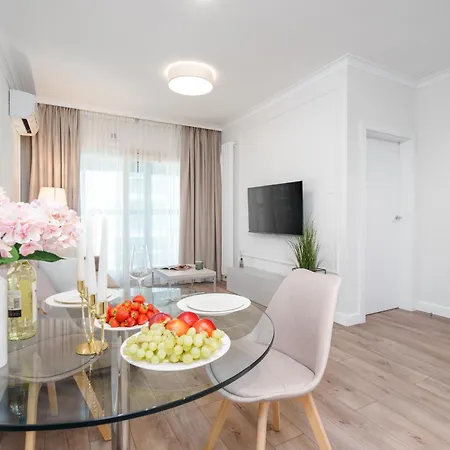 Urban Chic - Mennica - Luxury One Bedroom ורשה