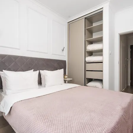 Urban Chic - Mennica - Luxury One Bedroom *